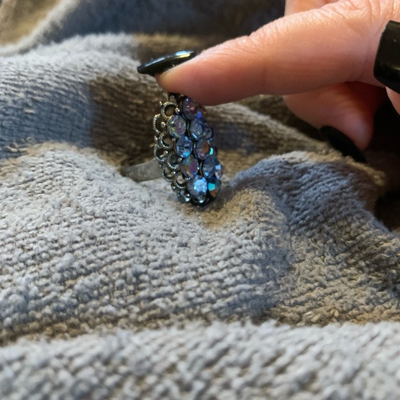 Adjustable glamour sparkle stone ring - Picture 3 of 5